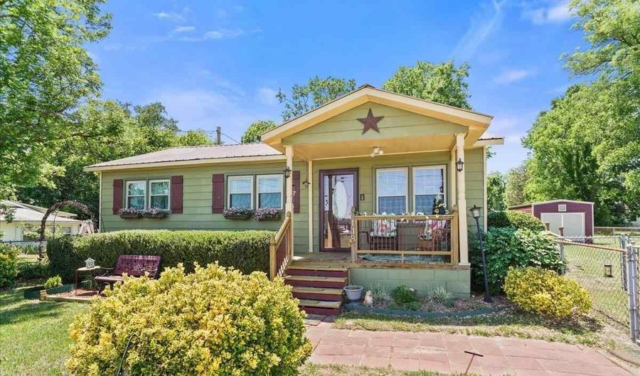 143 Patricia St, Bennettsville, SC 29512 - 3 Beds, 1 Bath
