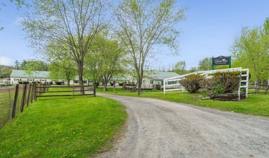 802 QUEEN ANN Rd, Amsterdam, NY 12010 - 3 Beds, 2 Bath