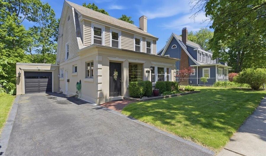 11 Freeman Rd, Albany, NY 12208 - 4 Beds, 2 Bath