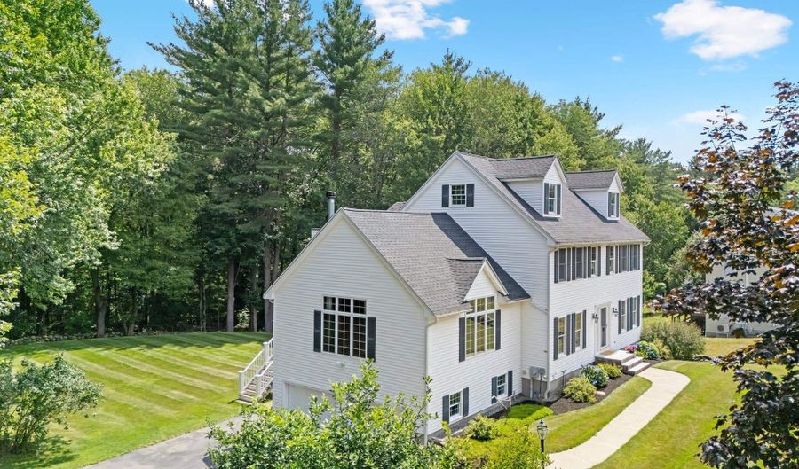 6 Carriage Chase Ln, Atkinson, NH 03811 - 4 Beds, 4 Bath