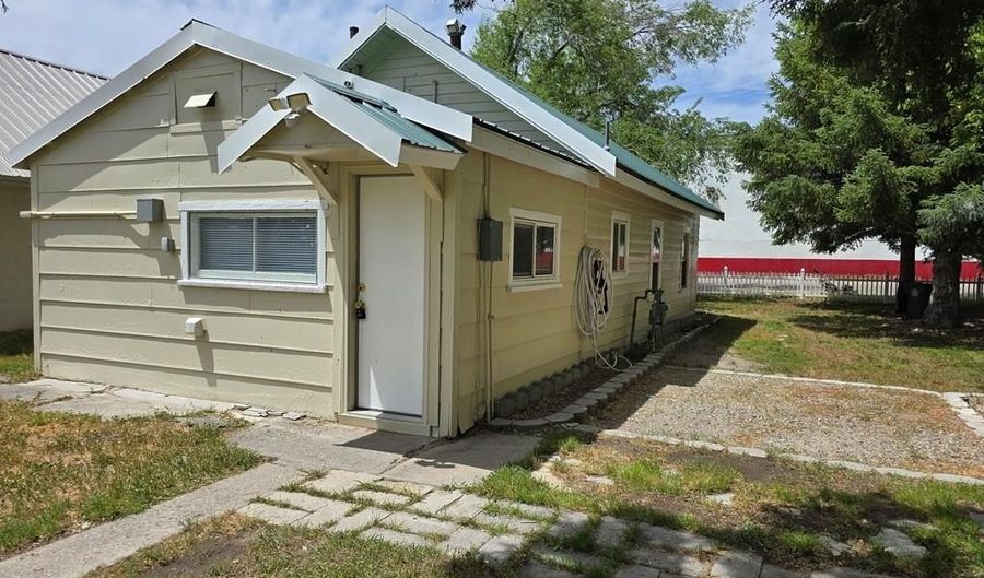 740 NE Main St, Blackfoot, ID 83221 - 1 Beds, 1 Bath