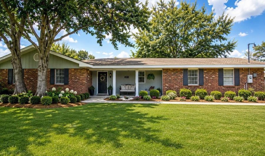 31 Chantilly Ter, Bay St. Louis, MS 39520 - 5 Beds, 3 Bath