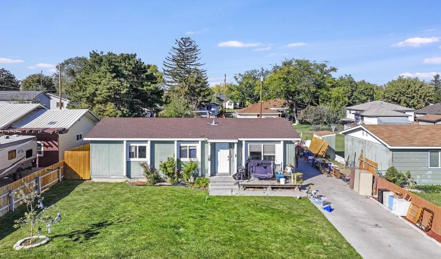 944 Kathrine St, Buhl, ID 83316 - 3 Beds, 2 Bath
