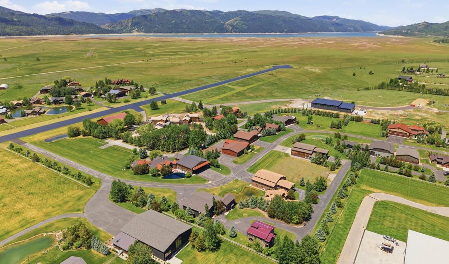 186 E RESERVE Dr, Alpine, WY 83128 - 5 Beds, 4 Bath