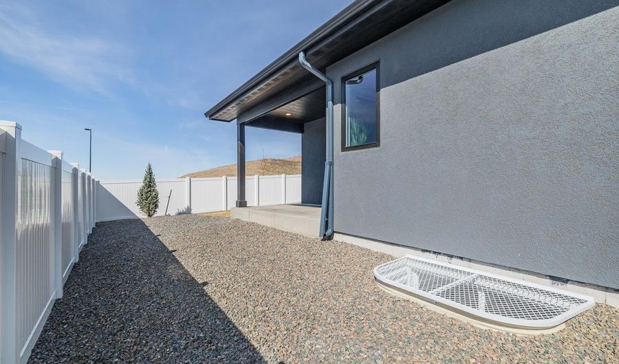 4012 SADDLEBACK Ln, Cheyenne, WY 82001 - 2 Beds, 2 Bath