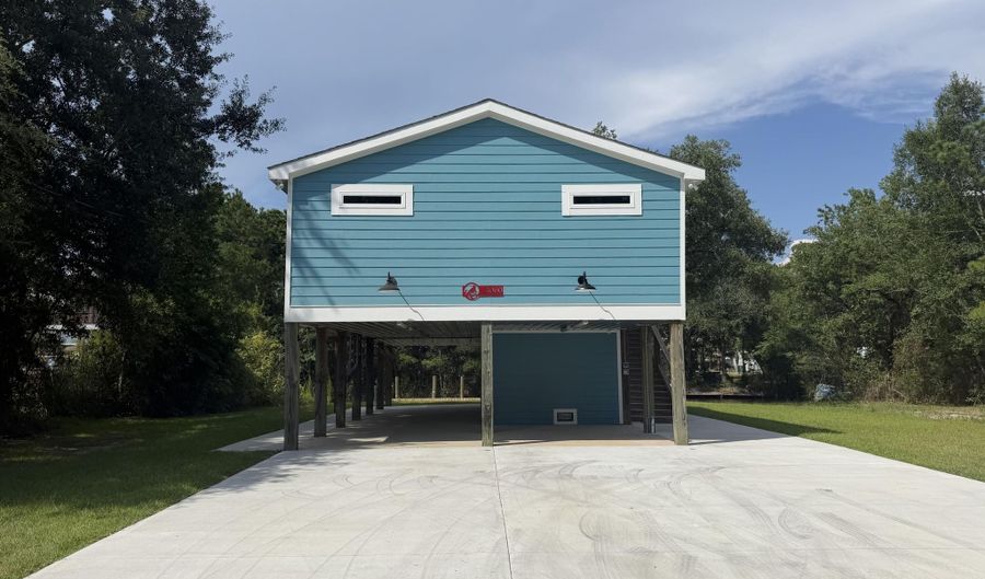 4060 Cardinal St, Bay St. Louis, MS 39520 - 2 Beds, 2 Bath