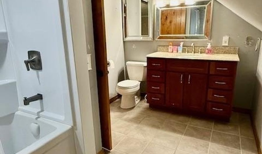 106 Meadowlark Dr, Albers, IL 62215 - 4 Beds, 3 Bath