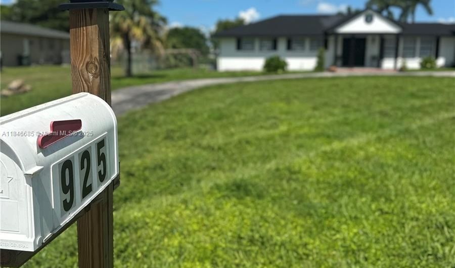 925 NE 18th, Belle Glade, FL 33430 - 5 Beds, 4 Bath