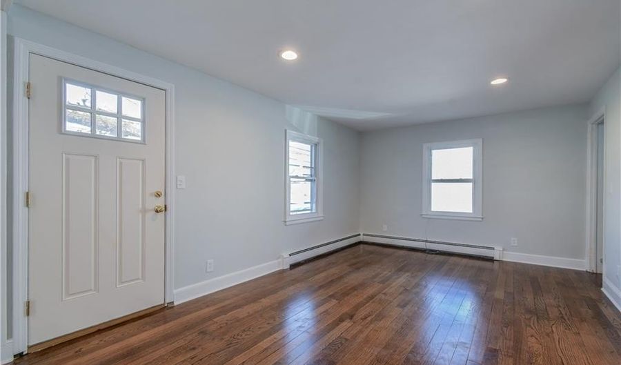 397 Queen St, Bridgeport, CT 06606 - 4 Beds, 2 Bath