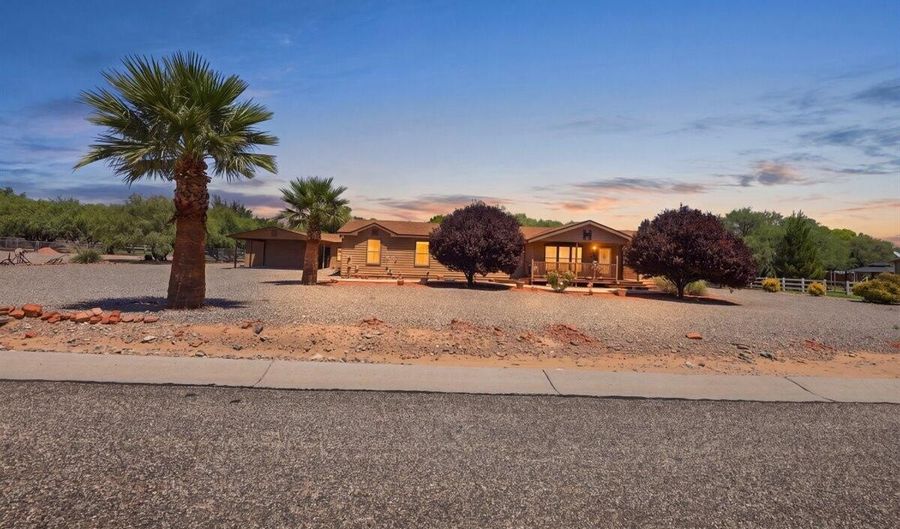 2064 W CALLE SALIDA, Camp Verde, AZ 86322 - 4 Beds, 3 Bath