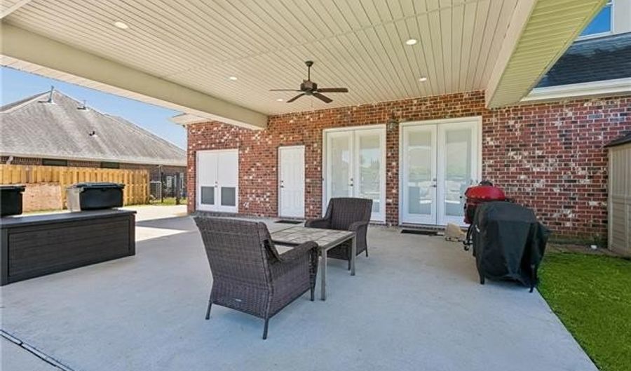 209 POINSETTIA Dr, Belle Chasse, LA 70037 - 4 Beds, 4 Bath