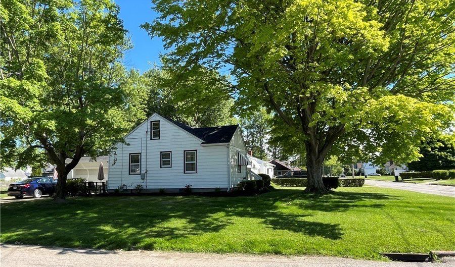 708 Allen Ave, Ashtabula, OH 44004 - 3 Beds, 1 Bath