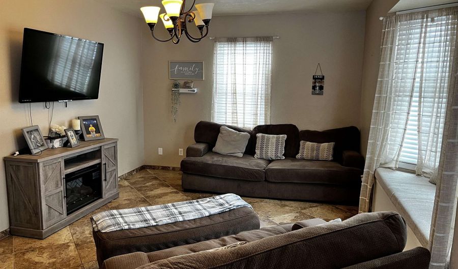 123 Avenue M, Beaver, OK 73932 - 5 Beds, 2 Bath