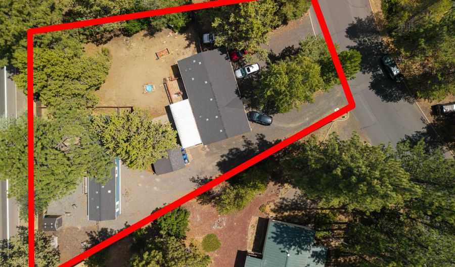 61071 Chuckanut Dr, Bend, OR 97702 - 5 Beds, 3 Bath