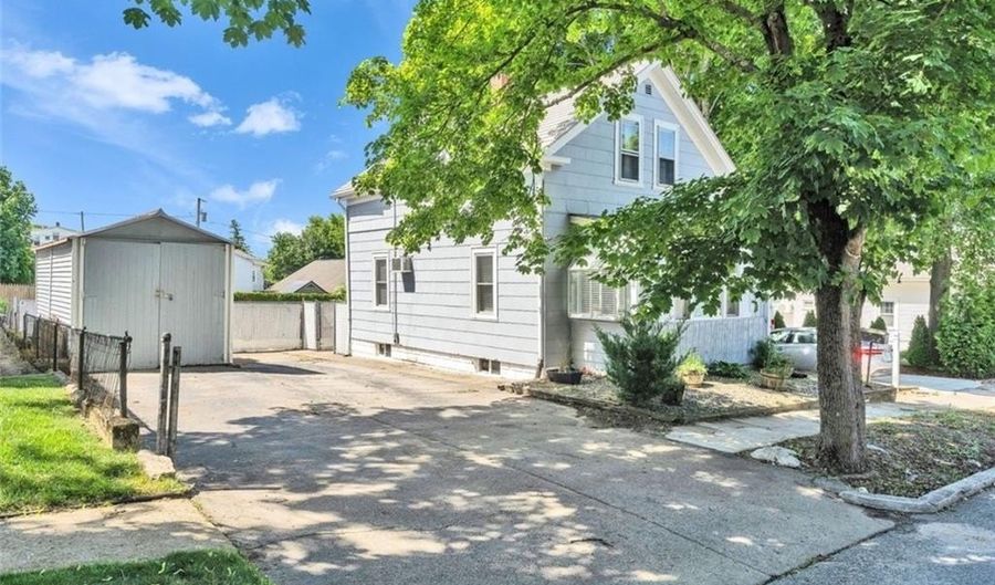203 Farmington Ave, Cranston, RI 02920 - 3 Beds, 1 Bath
