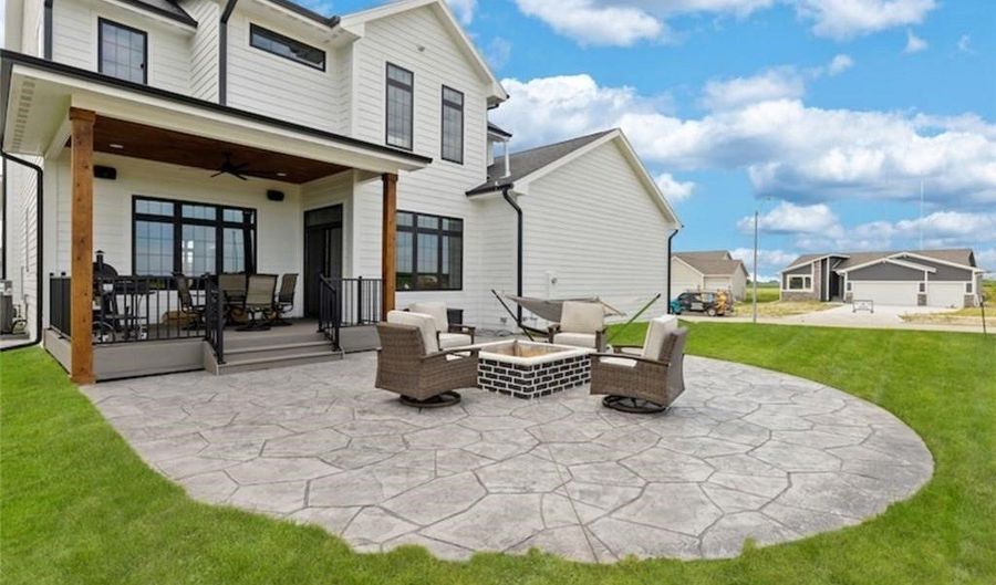 6129 NE Sherman Dr, Ankeny, IA 50021 - 5 Beds, 5 Bath