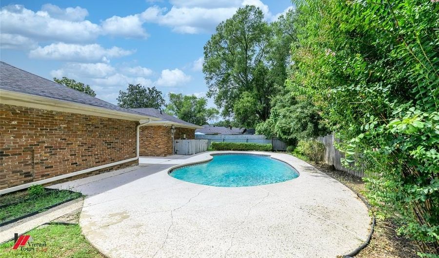 7515 Millbrook Dr, Shreveport, LA 71105 - 3 Beds, 2 Bath