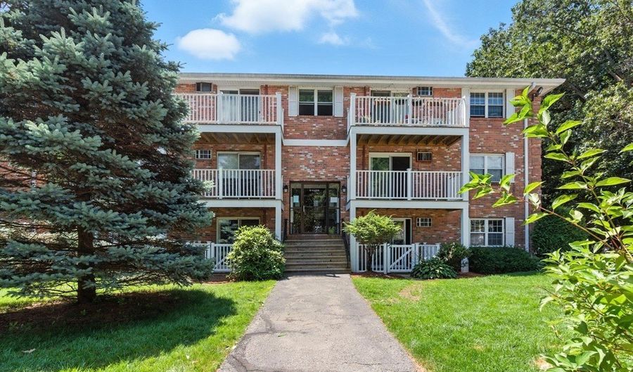 10 Karen Cir 2, Billerica, MA 01821 - 2 Beds, 1 Bath