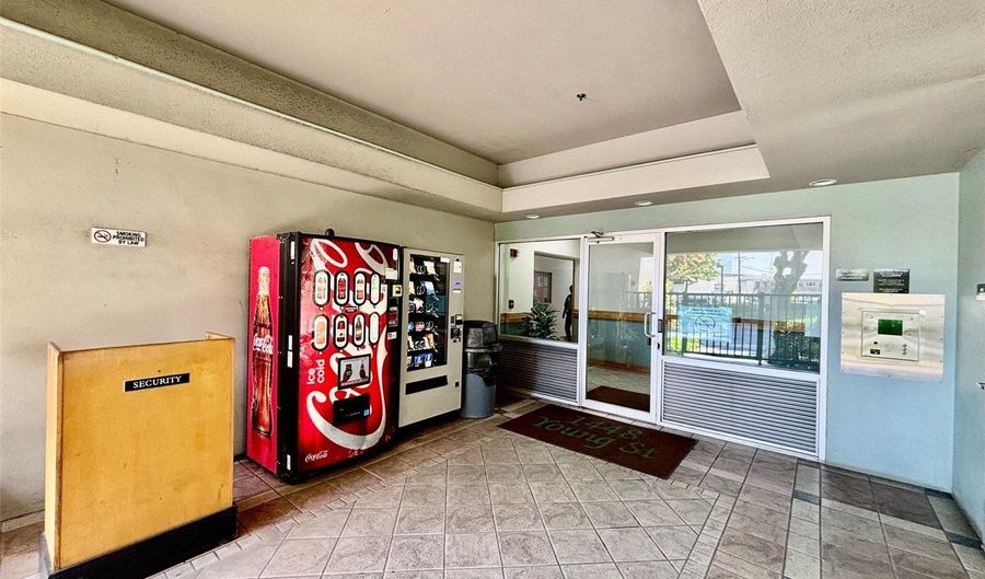 1448 Young St 1007, Honolulu, HI 96814 - 1 Beds, 1 Bath