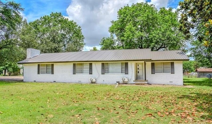 801 NE 4th St, Antlers, OK 74523 - 3 Beds, 2 Bath