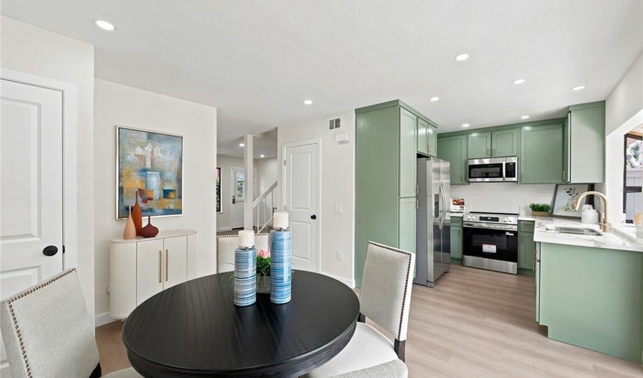 1700 W Cerritos 206, Anaheim, CA 92804 - 3 Beds, 3 Bath