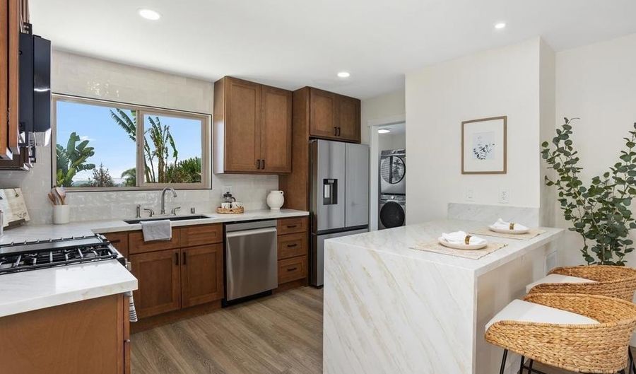 1385 Temple Heights Dr, Oceanside, CA 92056 - 2 Beds, 1 Bath