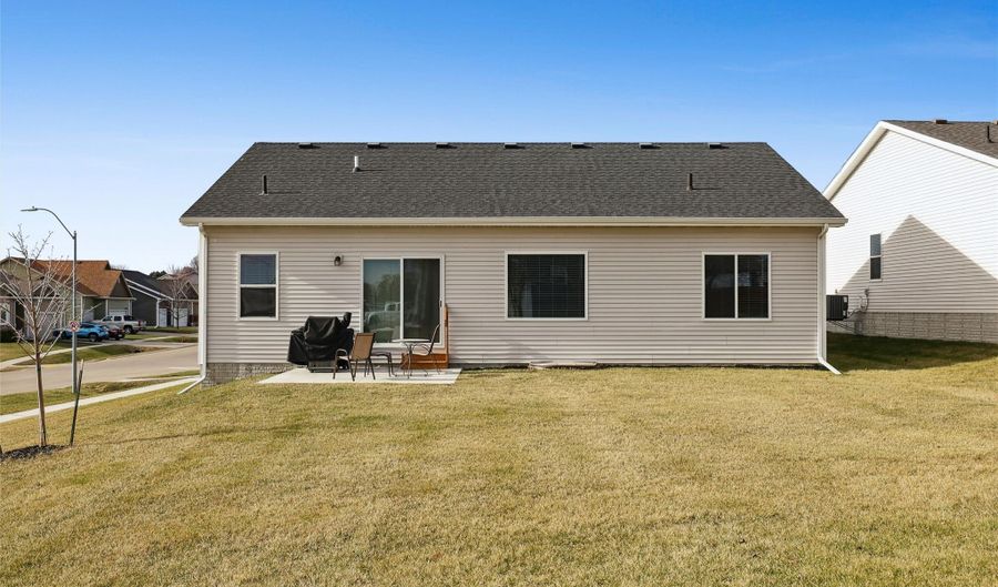 1143 Tuscany Dr SE, Altoona, IA 50009 - 3 Beds, 2 Bath