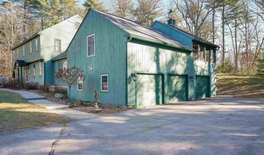 15 Carriage Ln, Bedford, NH 03110 - 4 Beds, 3 Bath