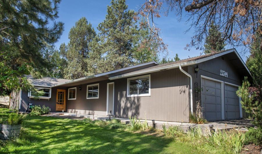 20749 Canterbury Ct, Bend, OR 97702 - 4 Beds, 2 Bath
