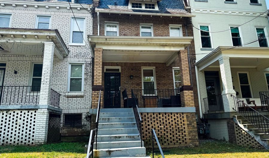 712 VARNUM St NW, Washington, DC 20011 - 3 Beds, 3 Bath
