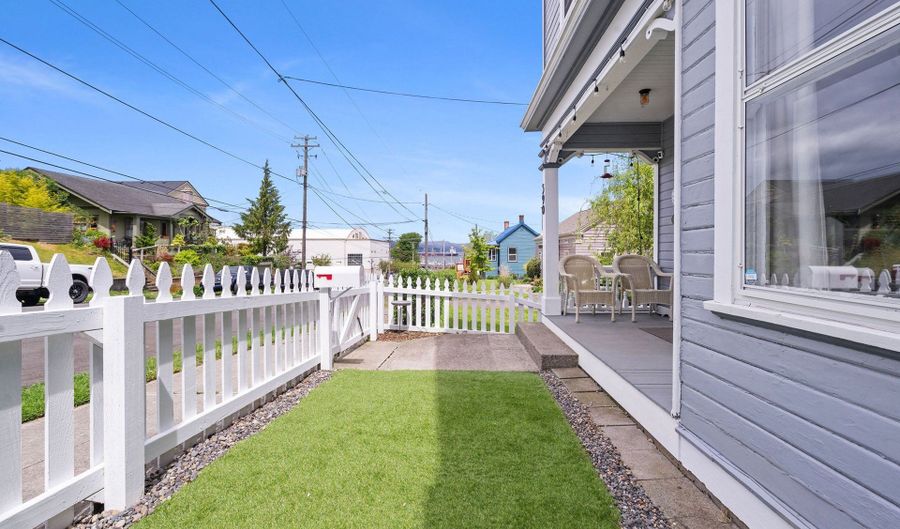590 17TH St, Astoria, OR 97103 - 3 Beds, 2 Bath