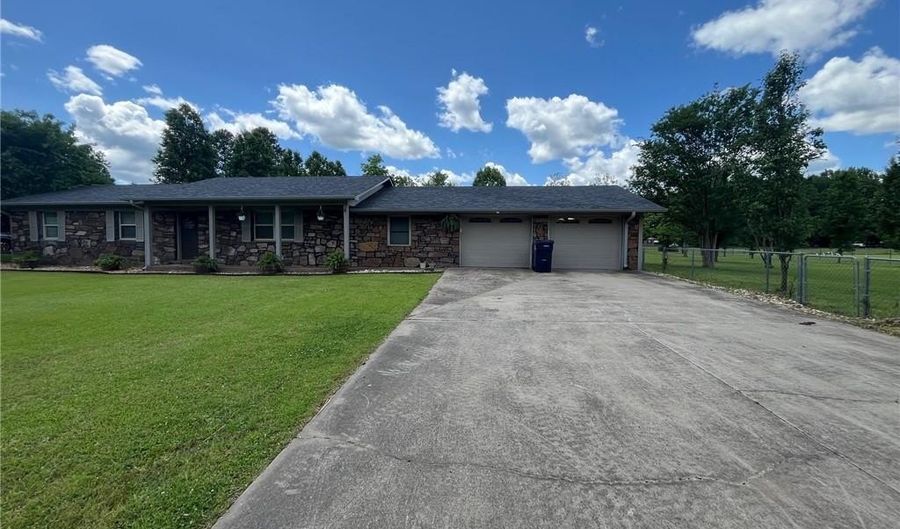 806 SE Avenue 8 Ave, Atkins, AR 72823 - 4 Beds, 3 Bath