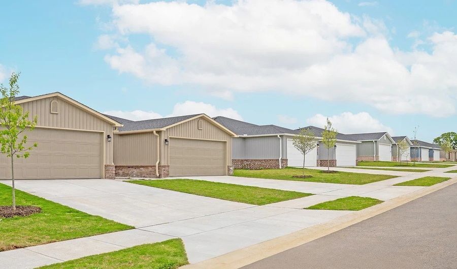 6505 NW Kathleen St, Bentonville, AR 72713 - 3 Beds, 2 Bath