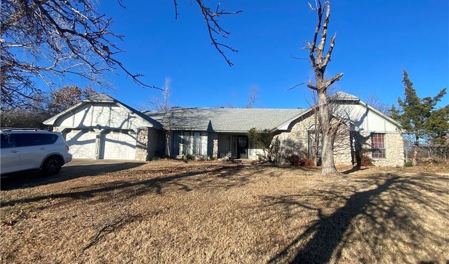 13525 Hummingbird St, Choctaw, OK 73020 - 3 Beds, 4 Bath