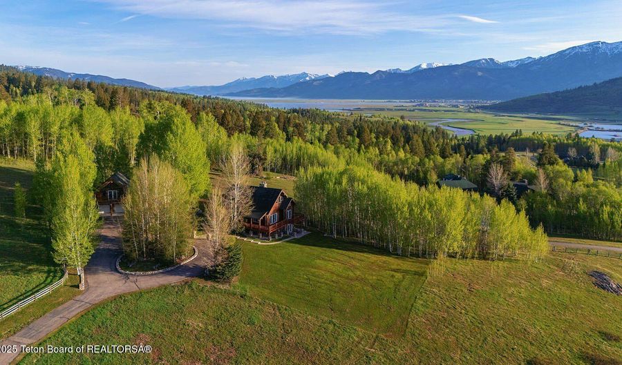 244 245 BLACK MOUNTAIN Ln, Alpine, WY 83128 - 4 Beds, 4 Bath