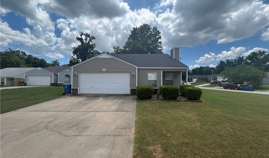 2908 NE 16th St, Bentonville, AR 72712 - 3 Beds, 2 Bath