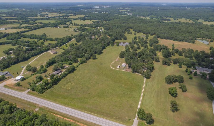 8511 SE Highway 166, Baxter Springs, KS 66713 - 2 Beds, 2 Bath