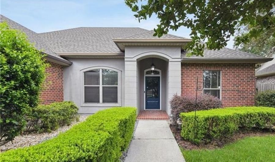 733 CAZALARD St, Belle Chasse, LA 70037 - 4 Beds, 2 Bath