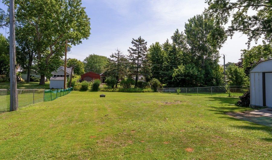 425 S Clarendon Ave, Addison, IL 60101 - 4 Beds, 2 Bath