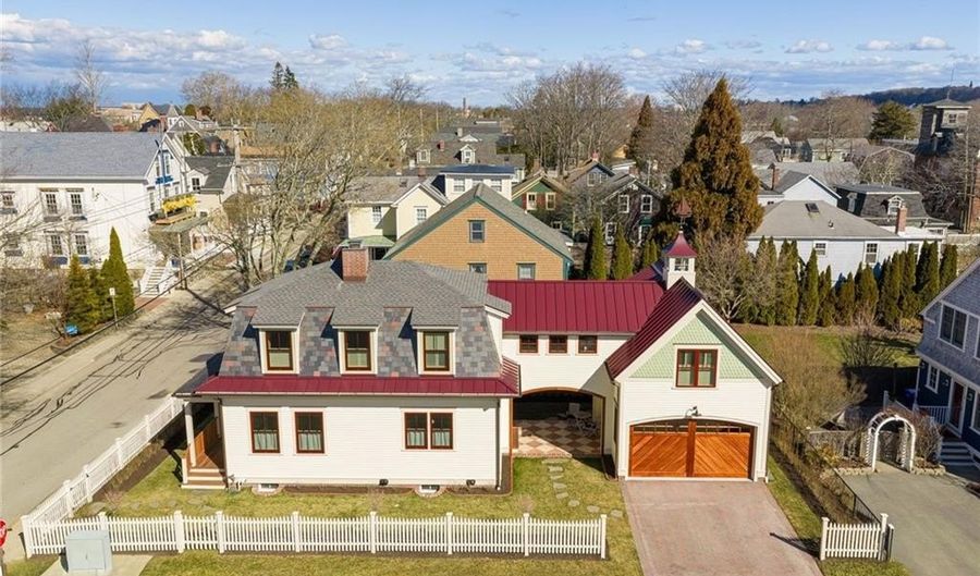 49 Third St, Newport, RI 02840 - 3 Beds, 4 Bath