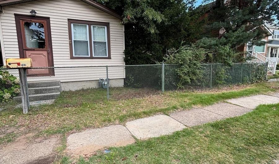 202 MOHICAN St, Essington, PA 19029 - 2 Beds, 1 Bath