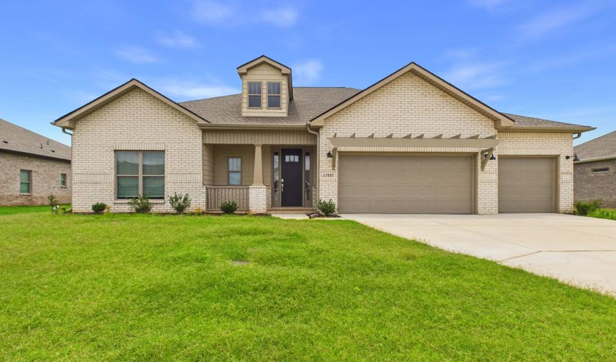 22882 Ansley Dr, Athens, AL 35613 - 4 Beds, 3 Bath