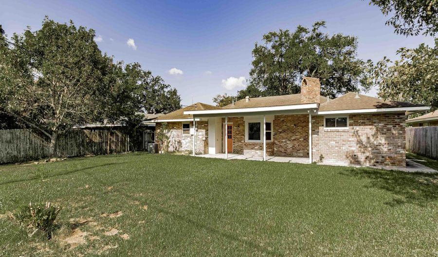 466 Landwood Dr, Baton Rouge, LA 70806 - 4 Beds, 3 Bath