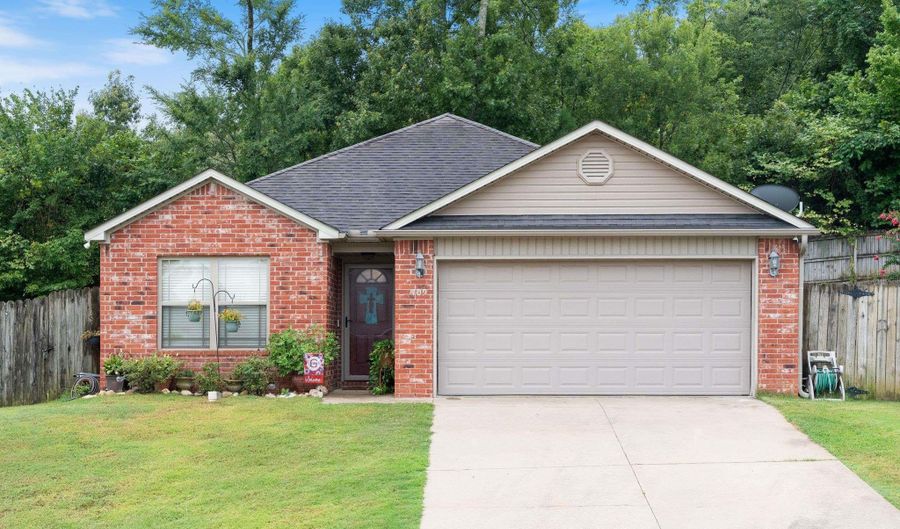 109 Riveria Cv, Benton, AR 72015 - 3 Beds, 2 Bath