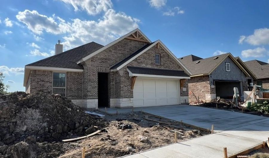 517 Pickett Creek Dr, Aledo, TX 76008 - 4 Beds, 2 Bath
