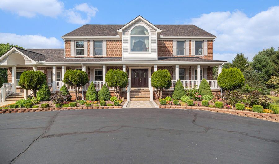 8411 Reese Ln, Ann Arbor, MI 48103 - 5 Beds, 4 Bath