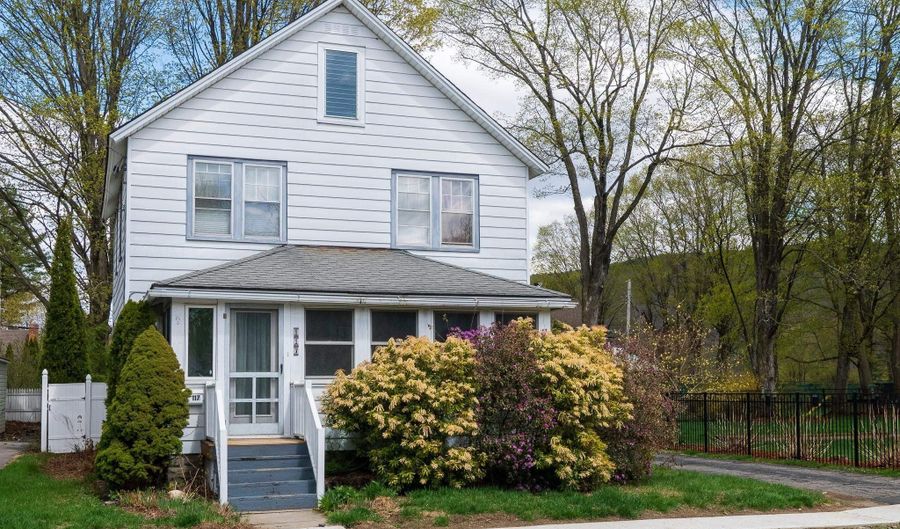 117 Oak Grove Ave, Brattleboro, VT 05301 - 3 Beds, 1 Bath