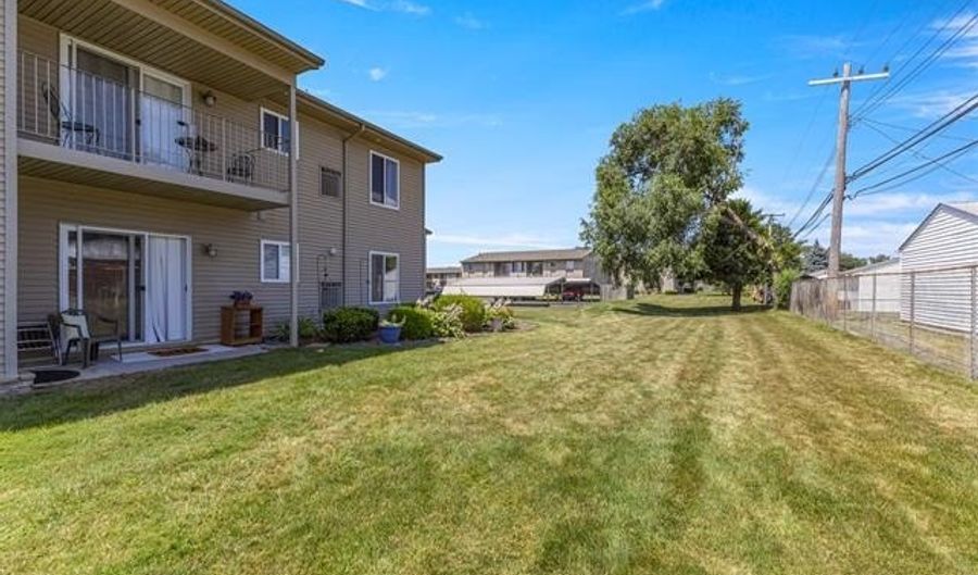 10037 Allen Pointe Dr, Allen Park, MI 48101 - 2 Beds, 1 Bath