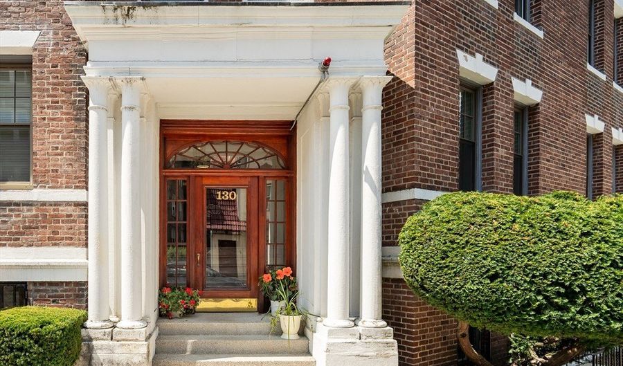130 Sutherland Rd 1, Boston, MA 02135 - 2 Beds, 1 Bath