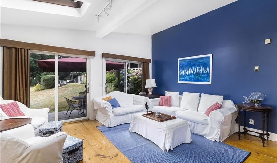 428 Gibbs Ave 4, Newport, RI 02840 - 2 Beds, 2 Bath